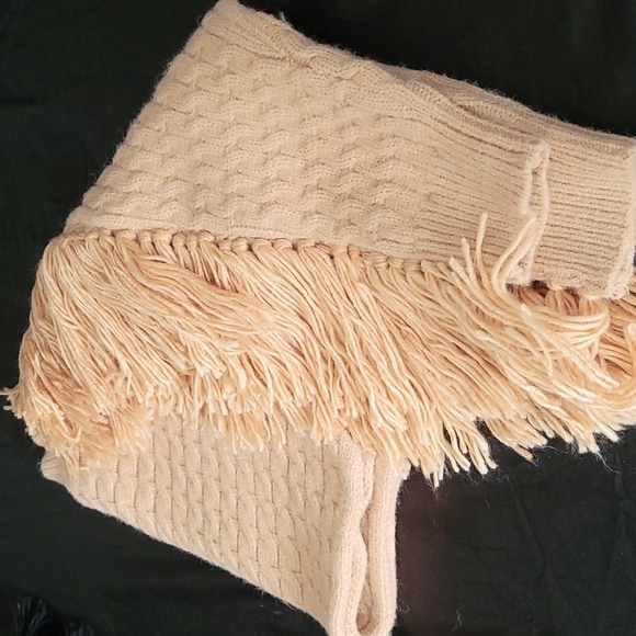 Tan shaggy sleeve sweater - Picture 4 of 4